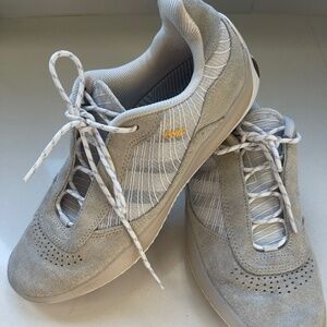 Adidas Puig men’s 7.5